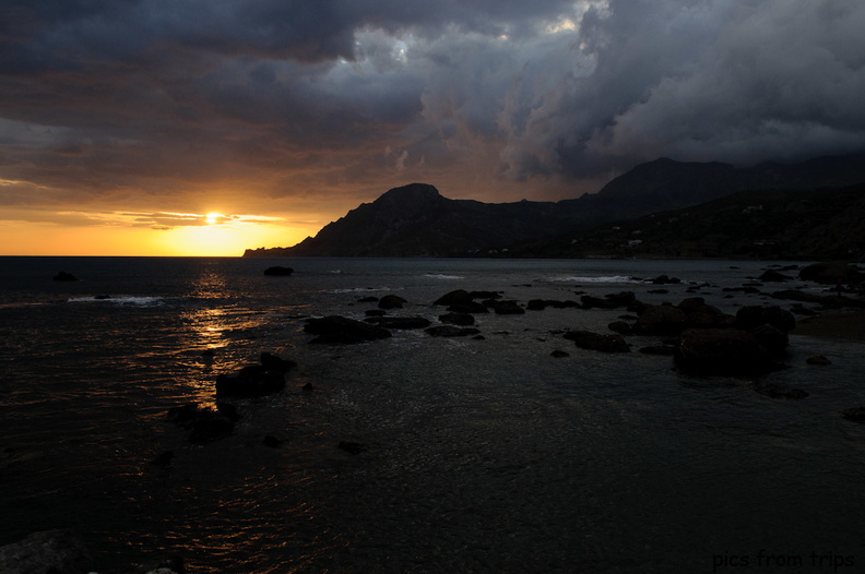 sunset and storm on Plakias bay2010d18c019.jpg